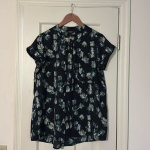 Simply Vera Wang blouse. Green and black. Size Large.